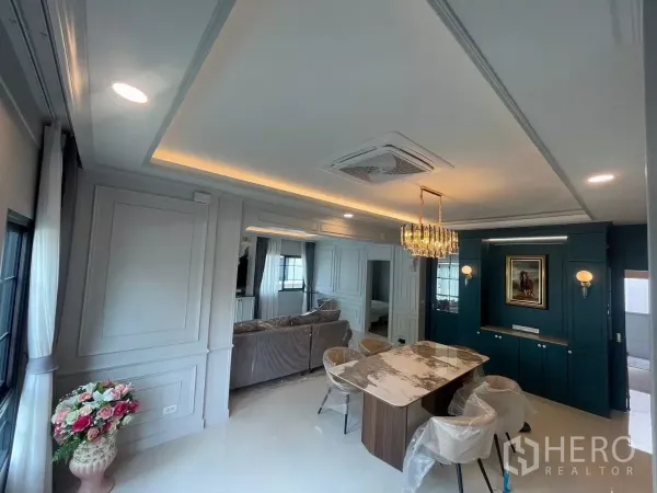 Detached House for rent in Bang Phli, Samut Prakan - Dining zone with marble-top table and teal built-in cabinet feature wall.