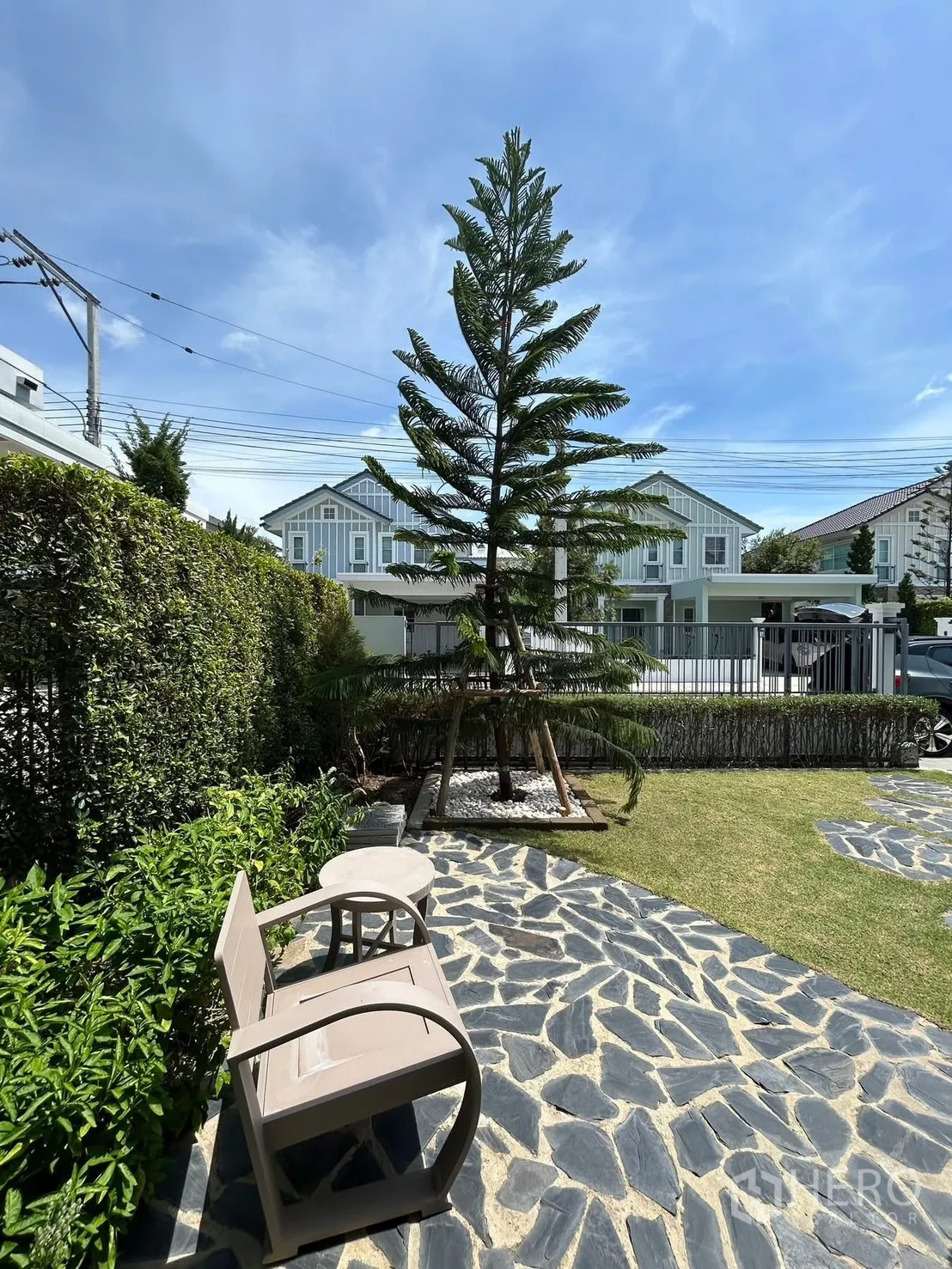 Detached House for rent in Bang Phli, Samut Prakan - Sunny front yard with bench, flagstone patio and a tall pine tree.