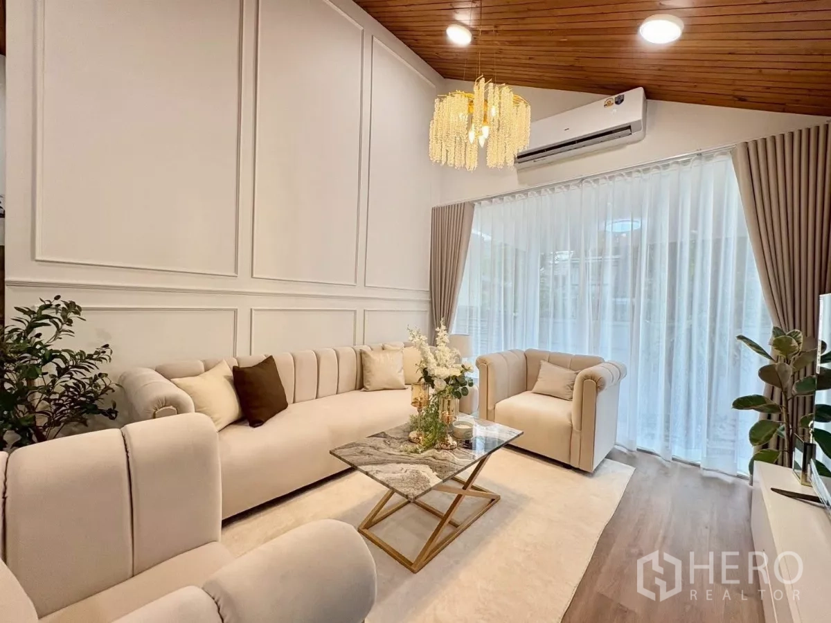 Detached House for rent in Huai Khwang, Bangkok - Cozy seating corner with plush sofas beside full‑height drapes