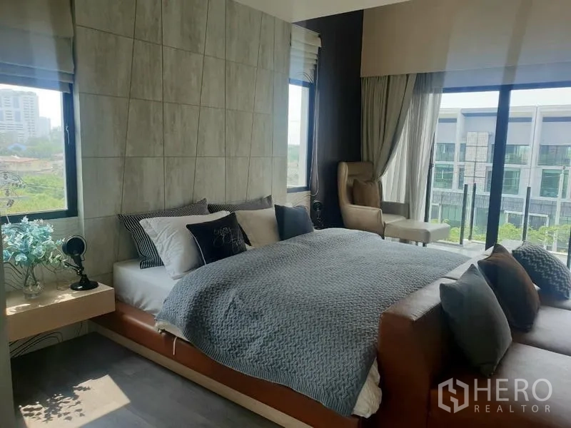 Home Office for rent in Bang Phli, Samut Prakan - Bright corner bedroom with large windows, upholstered bed and balcony outlook.