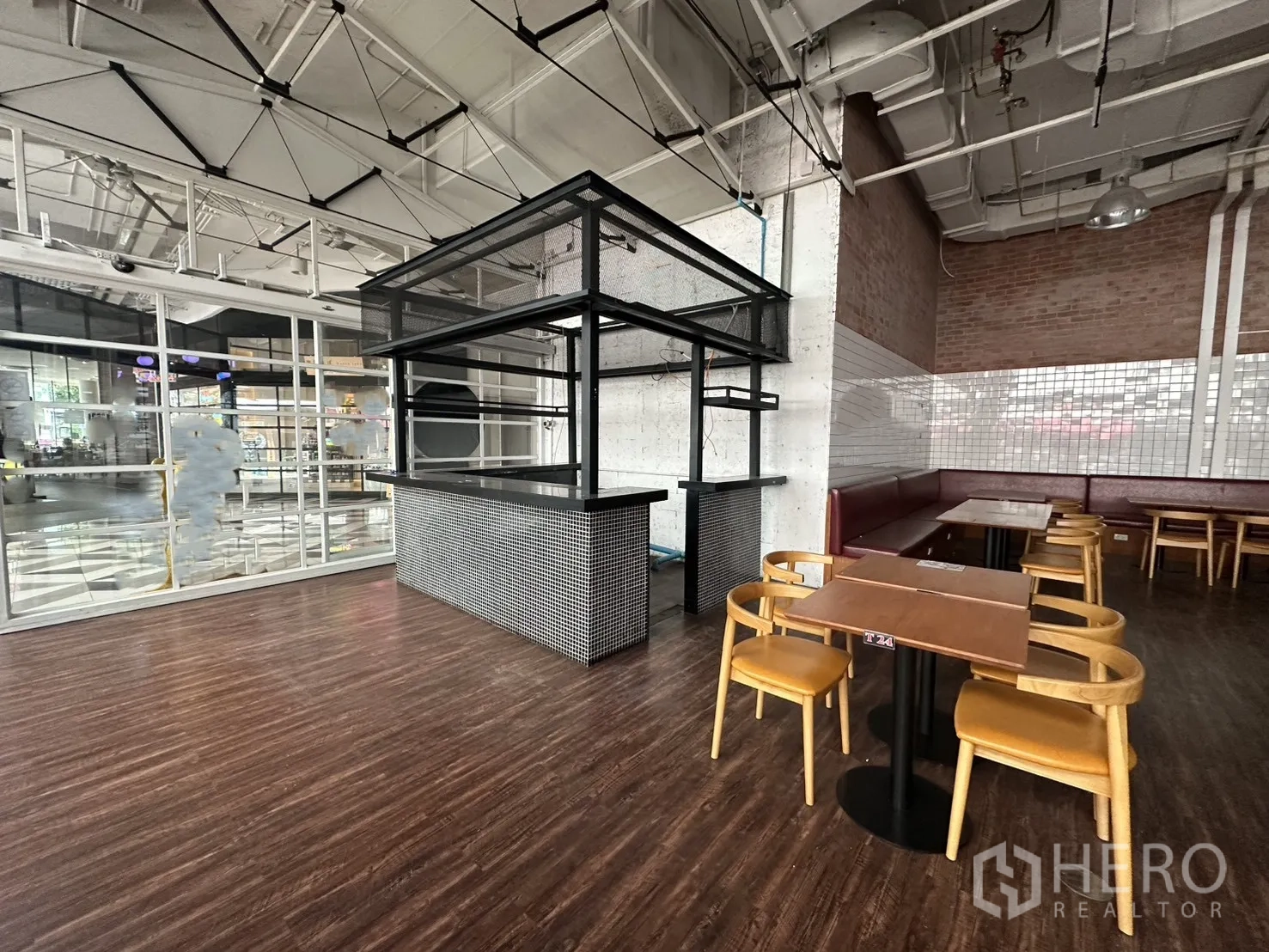 Retail Space for rent in Watthana, Bangkok - Corner seating area with built-in banquette, tiled wall, and display shelving.
