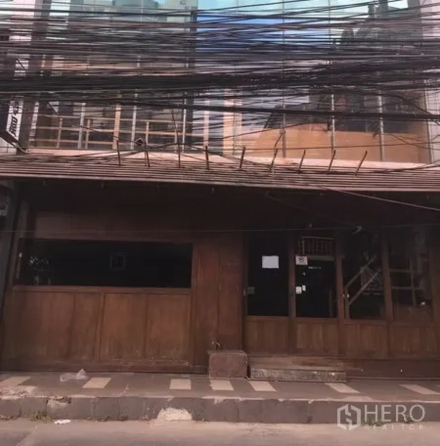 Retail Space for rent in Watthana, Bangkok - Street-facing timber shopfront with large glass display windows and signage area in Thonglor, ideal retail space near BTS Thong Lo in Bangkok.