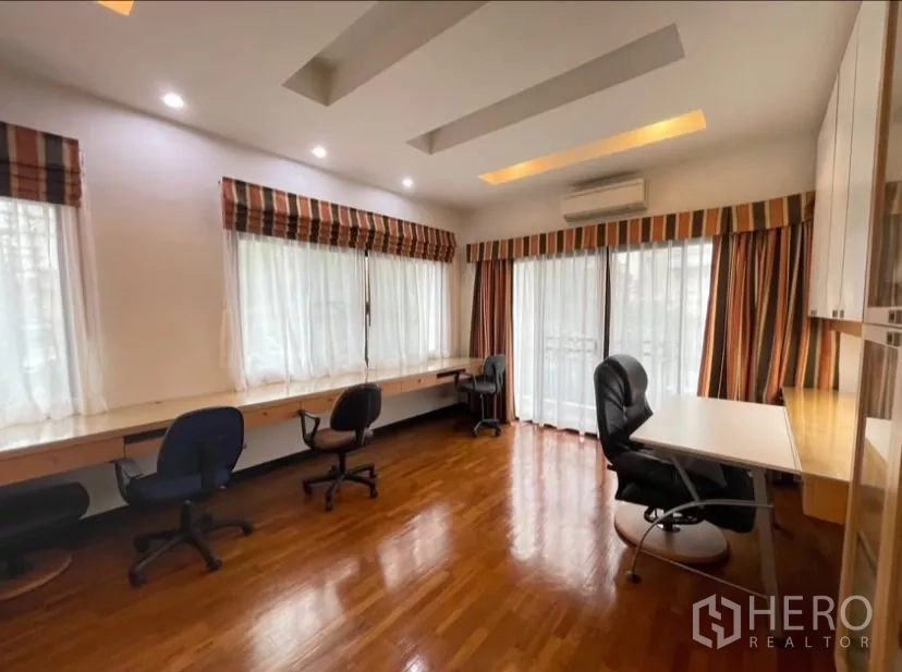 Detached House for rent in Chatuchak, Bangkok - Large study room with long built-in desks and sliding doors to a balcony.