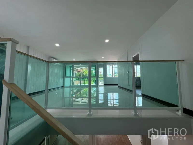 Home Office for rent in Bueng Kum, Bangkok - Close view of glass balustrade overlooking a light-filled upper floor.
