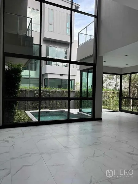 Detached House for sale in Bang Kruai, Nonthaburi - Floor-to-ceiling windows opening to the garden and plunge pool.