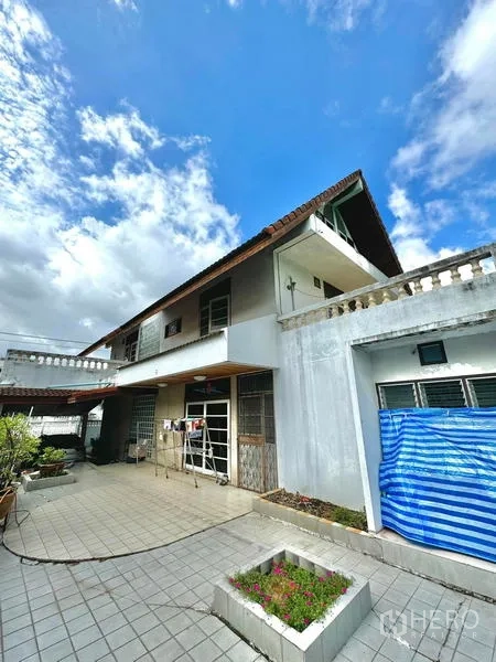 Detached House for sale in Yan Nawa, Bangkok - Spacious tiled courtyard and two-storey rear facade with balcony and planters.