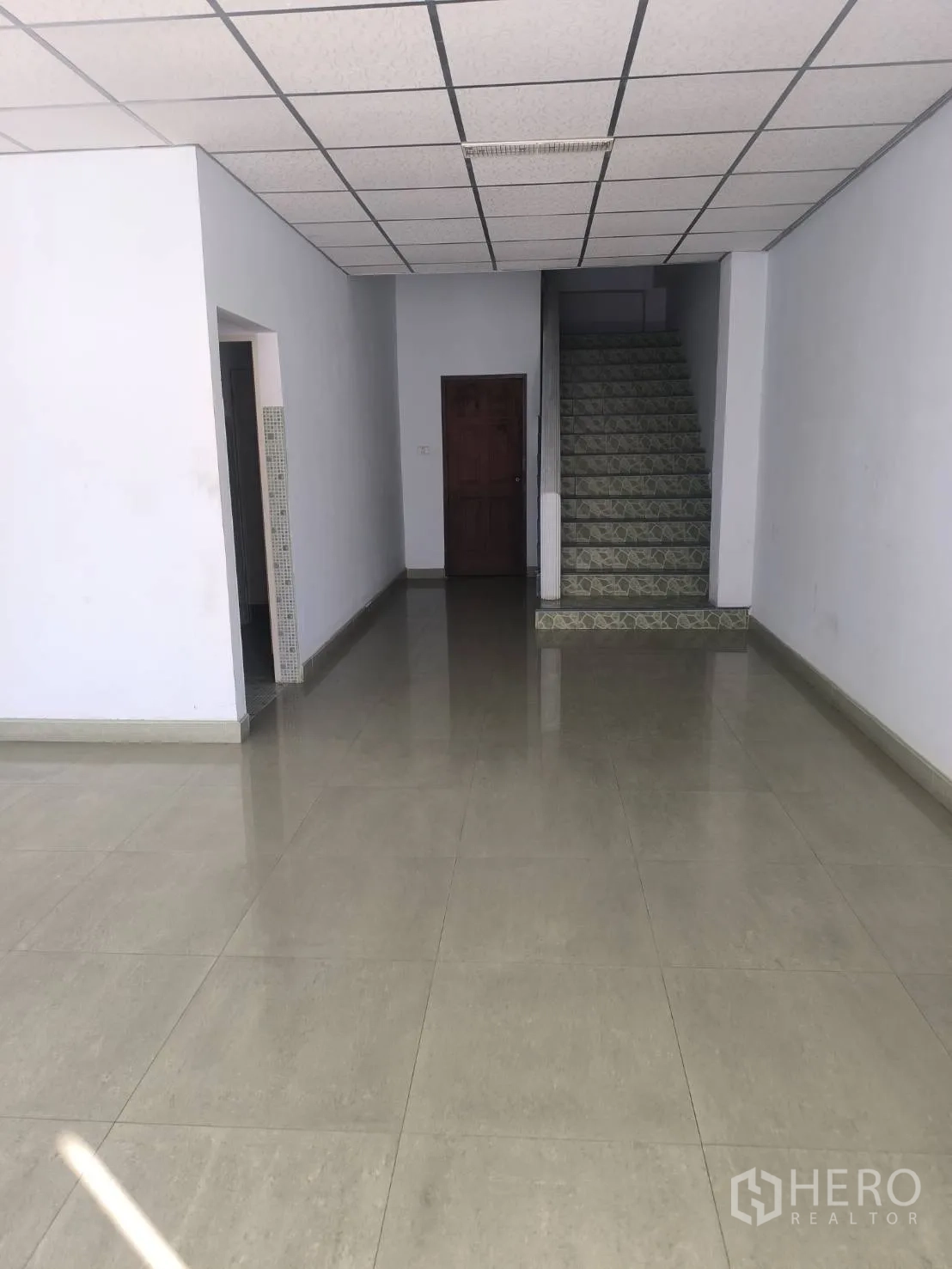 Factory for sale in Khlong Luang, Pathum Thani - Ground-floor office area with staircase leading to the upper level.