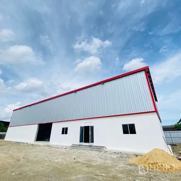 Warehouse for rent in Bang Khae, Bangkok - Front elevation of the warehouse highlighting the loading entrance, double doors and gravel forecourt.