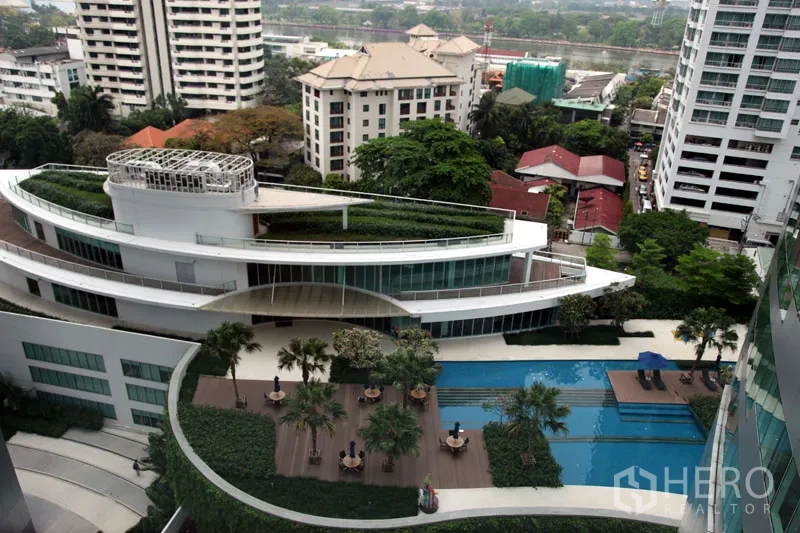 Condominium for rent in Khlong Toei, Bangkok - Aerial view of condominium facilities with swimming pool, landscaped deck and greenery.