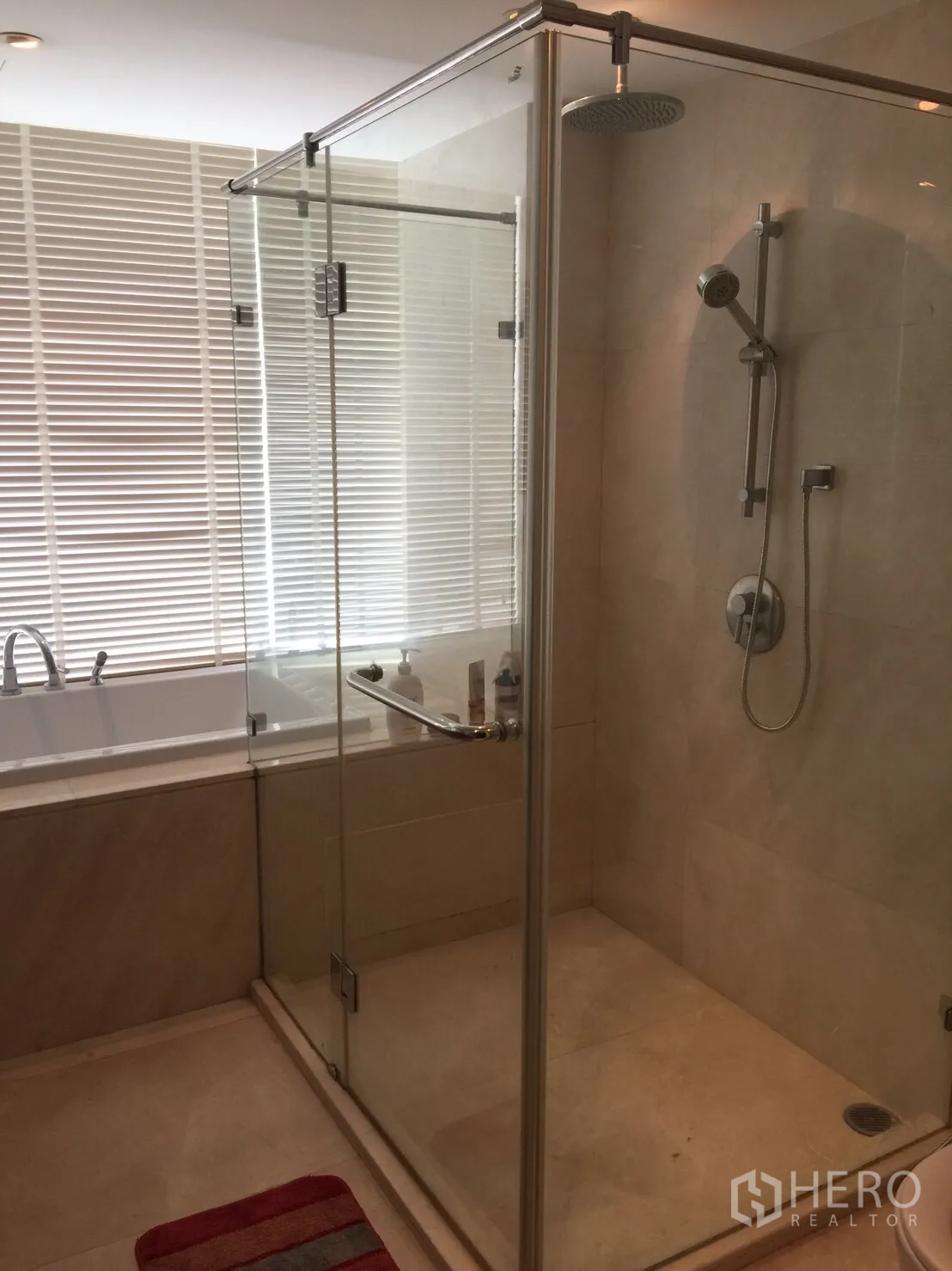 Condominium for rent in Watthana, Bangkok - Master bathroom featuring glass shower and separate bathtub with blinds.
