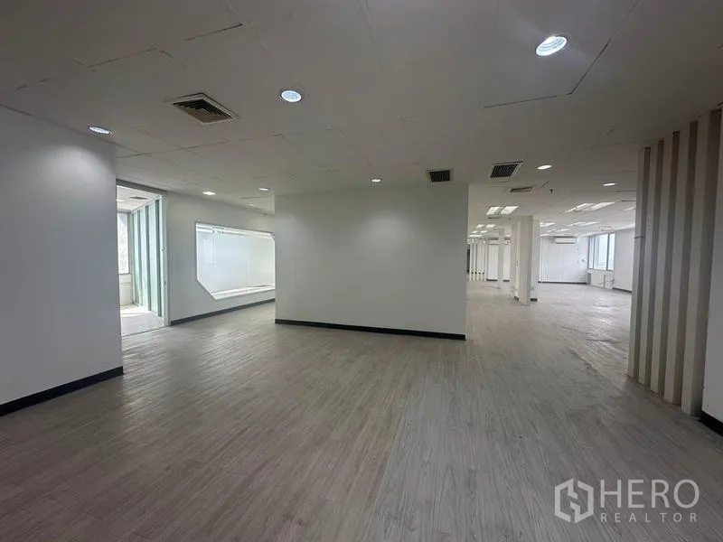 Office Space for rent - Flexible office layout with columns, slatted dividers, and an internal glass panel.