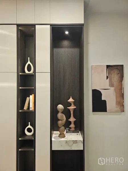 Detached House for rent in Saphan Sung, Bangkok - Close-up of custom cabinetry with dark wood shelving and decorative niche.