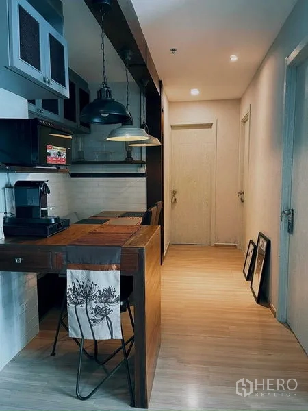 Condominium for rent in Suan Luang, Bangkok - Modern bathroom with large mirror cabinets, vanity, and toilet