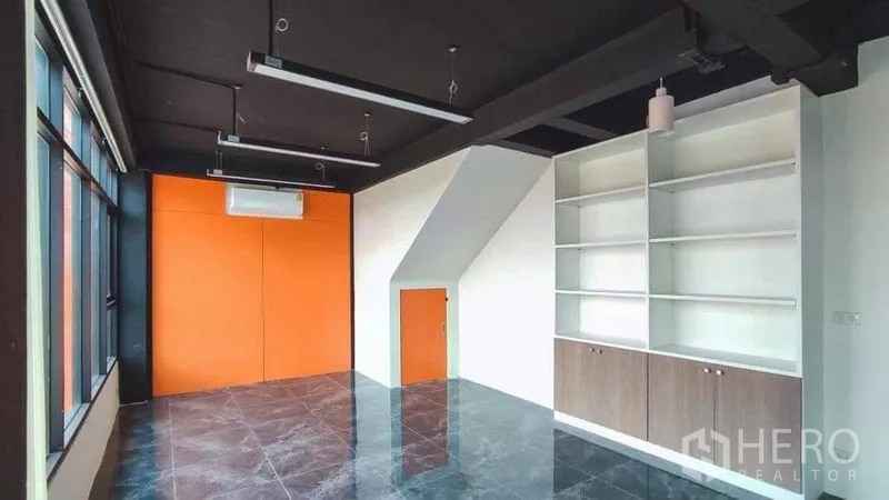 Factory for sale in Bang Pakong, Chachoengsao - Air-conditioned office with built-in shelving and glossy floor tiles
