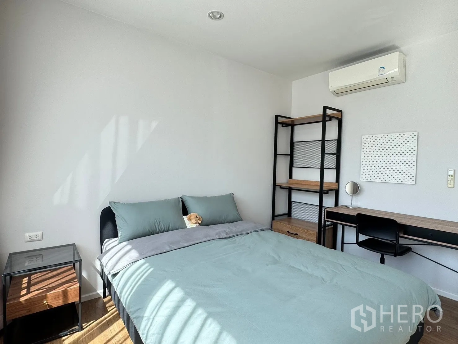 Townhouse for rent in Saphan Sung, Bangkok - Furnished bedroom with double bed, metal shelving and study desk in neutral tones.