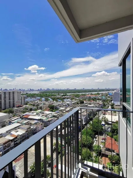 Condominium for rent in Sathon, Bangkok - High-floor balcony with railing, open sky and sweeping city and river views.