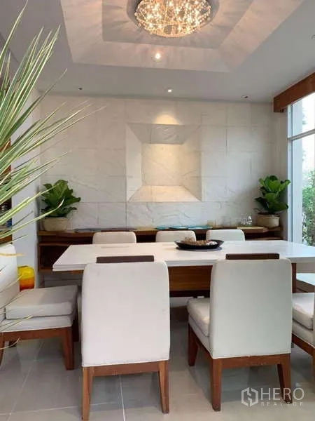 Detached House for rent in Lat Krabang, Bangkok - Close view of the dining room with feature ceiling and textured wall panel.