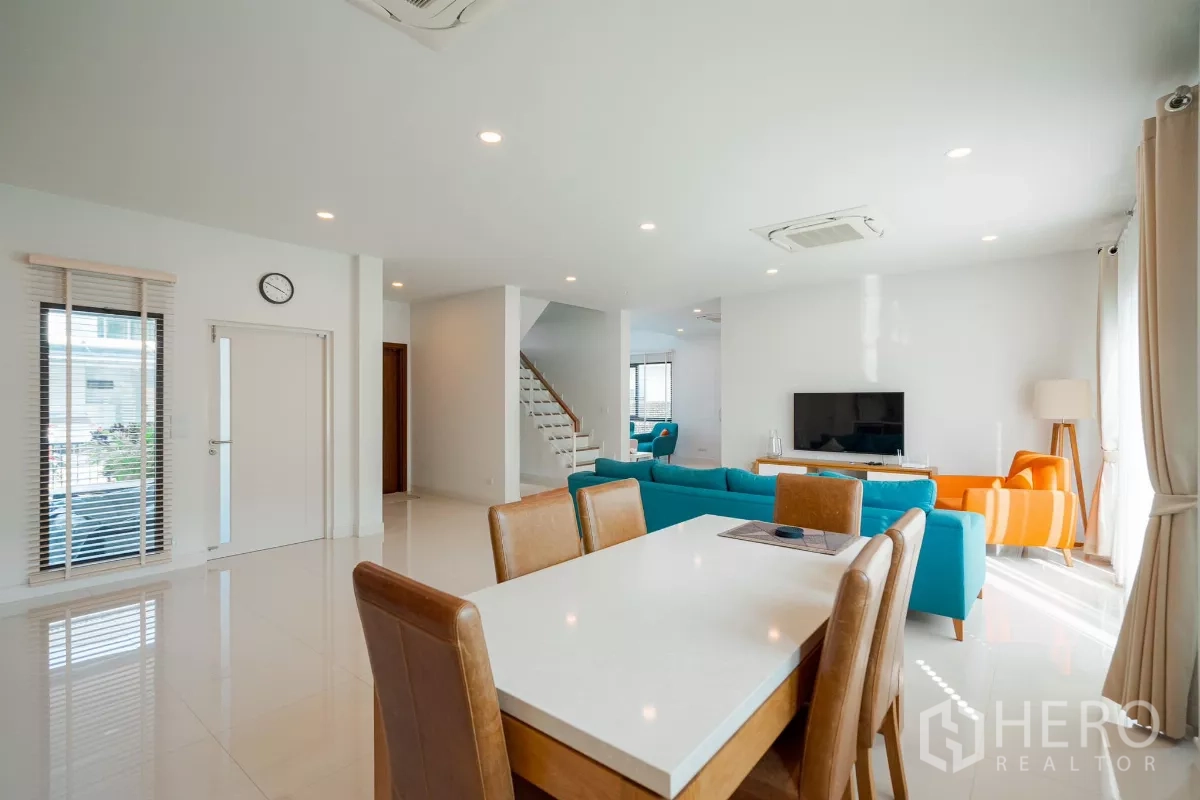 Detached House for sale in Saphan Sung, Bangkok - Open-plan dining and living area with staircase and ample windows.