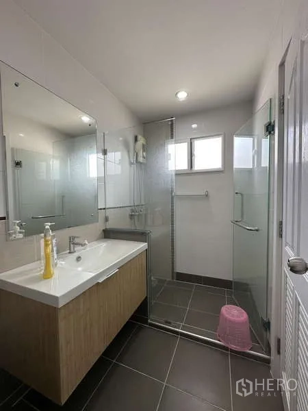 Detached House for sale in Sai Mai, Bangkok - Ensuite bathroom with vanity, mirror and glass shower.
