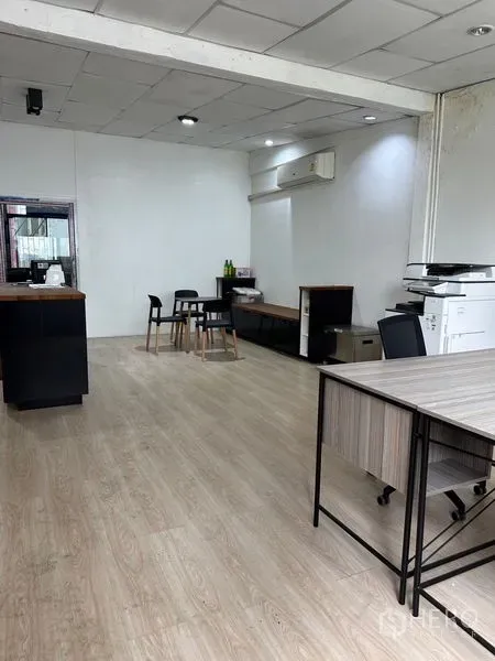 Shophouse for rent in Khlong Toei, Bangkok - Reception counter and workstations in a bright retail-office space with laminate flooring.