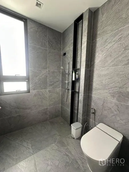 Detached House for rent in Saphan Sung, Bangkok - Gray-tiled bathroom with window, walk-in shower and toilet.