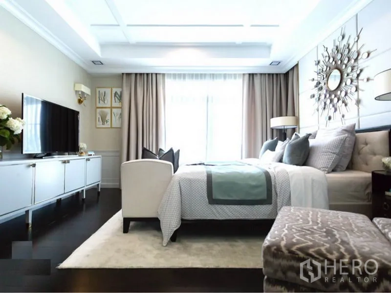 Detached House for rent in Mueang Samut Prakan, Samut Prakan - Large master bedroom with upholstered bed, TV console and wide curtained window.