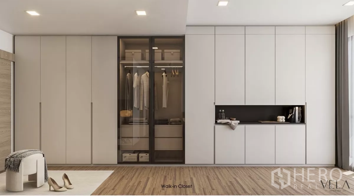 Townhouse for rent in Chatuchak, Bangkok - Walk‑in closet with full‑height wardrobes and glass display section.