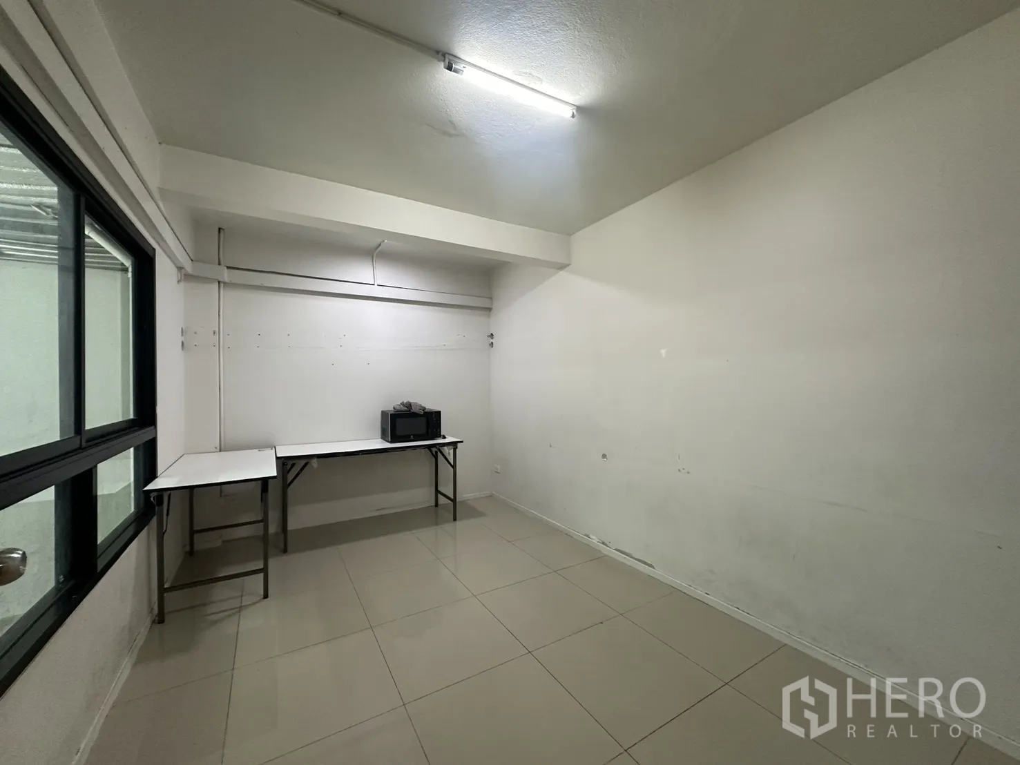 Property Image #4 for property HRE00454