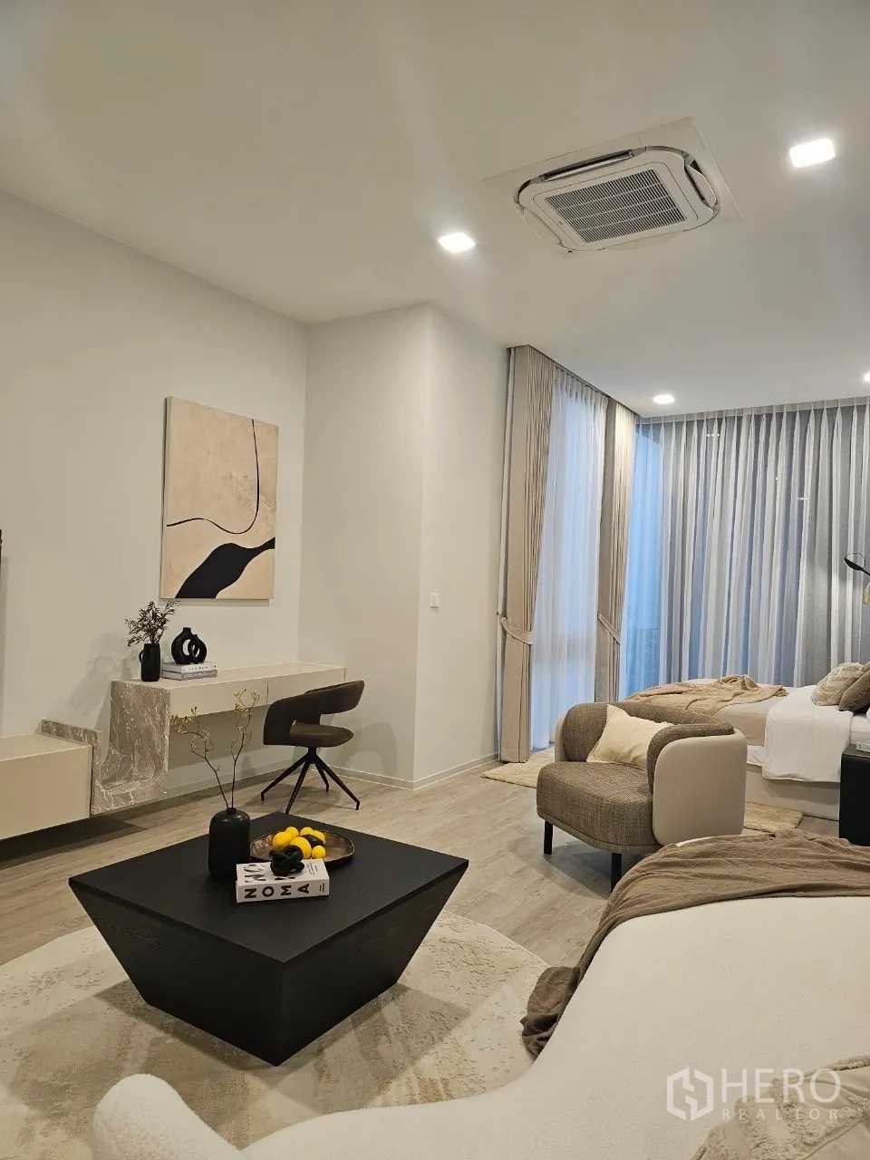 Detached House for rent in Saphan Sung, Bangkok - Stylish studio-style bedroom with lounge area, big windows and coffee table.