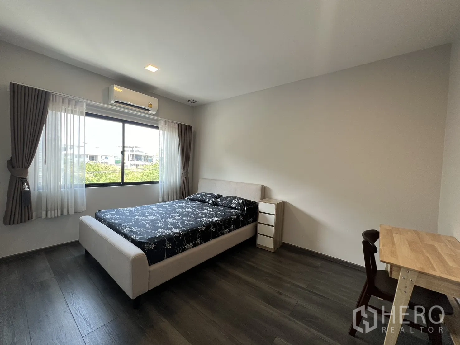 Detached House for rent in Bang Phli, Samut Prakan - Furnished bedroom with bed, desk and wide window views.