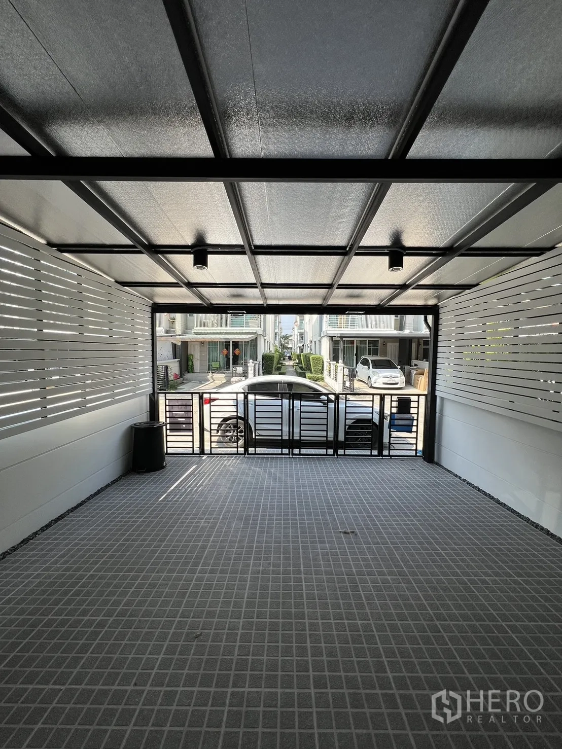 Property Image #34 for property HRE00453
