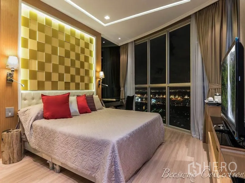 Condominium for rent in Watthana, Bangkok - Master bedroom with illuminated feature headboard, floor‑to‑ceiling windows and dramatic night city views.
