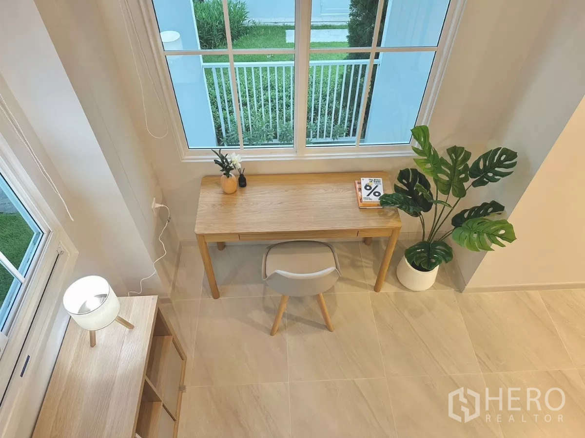 Detached House for rent in Bang Phli, Samut Prakan - Sunlit home office corner with desk, shelving and leafy garden outlook.