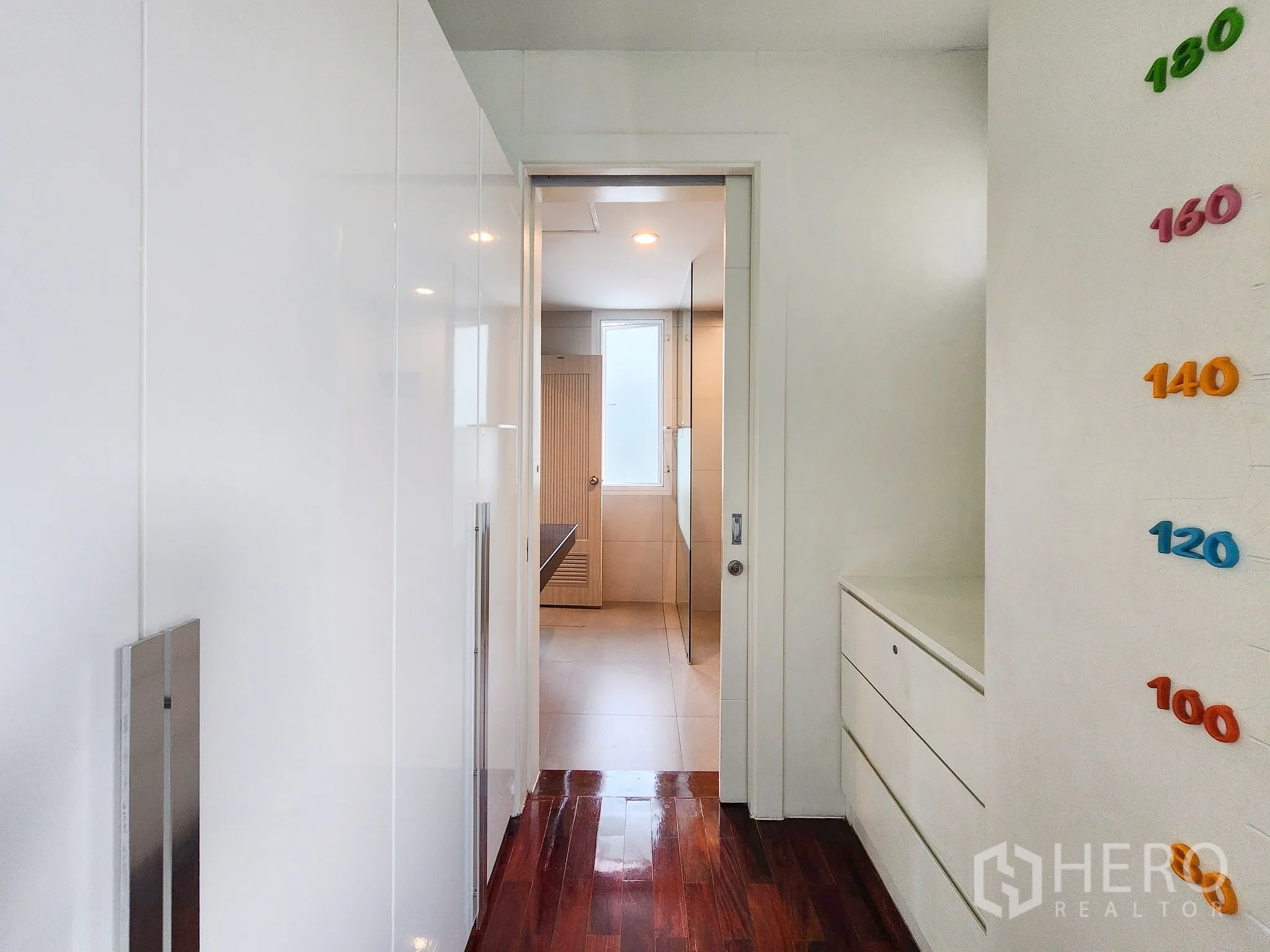 Detached House for rent in Bang Kapi, Bangkok - Guest bathroom with shower area, beige tiles and two small windows.