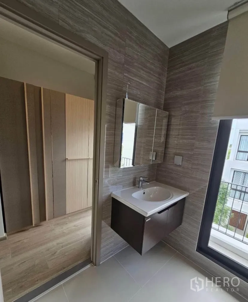 Property Image #17 for property HRE00351