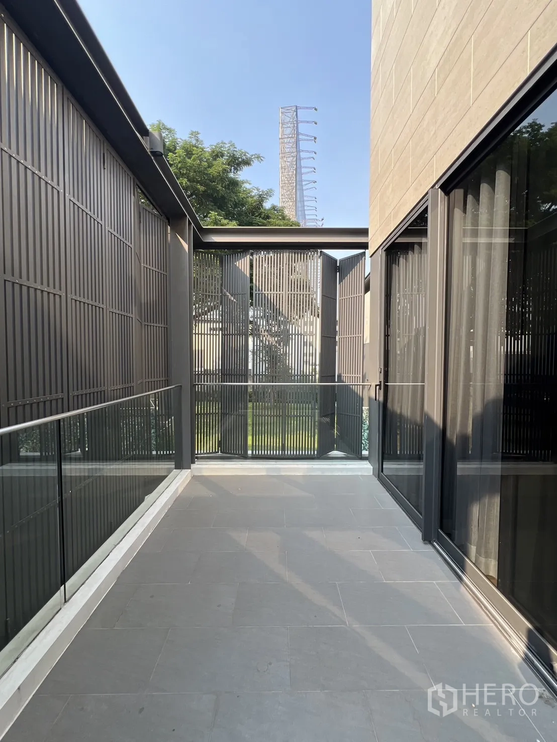 Detached House for rent in Suan Luang, Bangkok - Open terrace with metal privacy screens overlooking landscaped lawn.