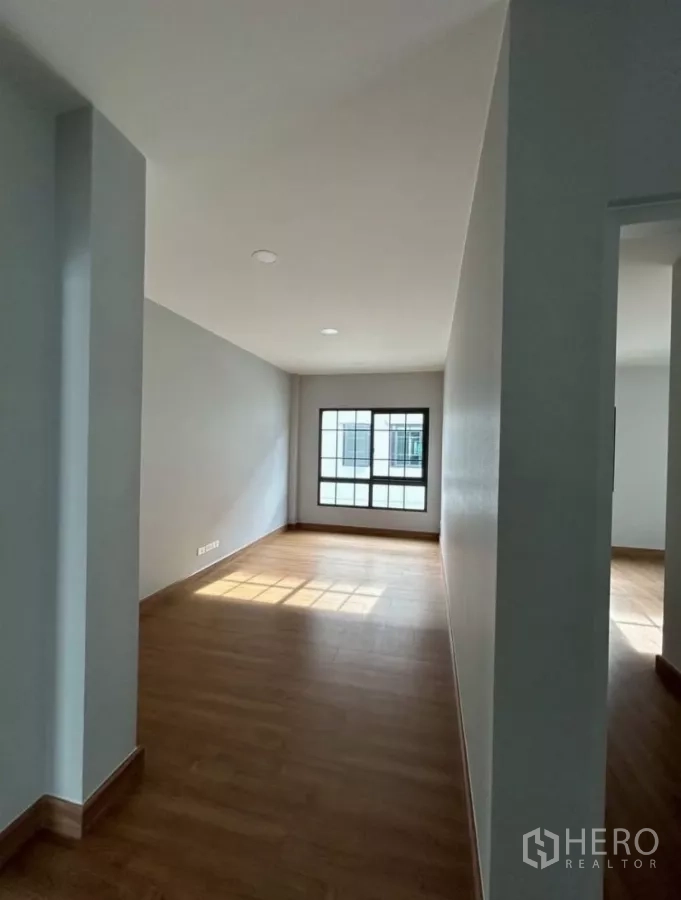 Detached House for rent in Bang Phli, Samut Prakan - Upstairs corridor or study nook with window and wood floor.