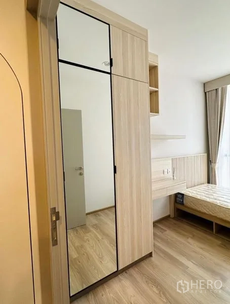 Condominium for rent - Built-in wardrobe with full-height mirror and desk in the second bedroom.