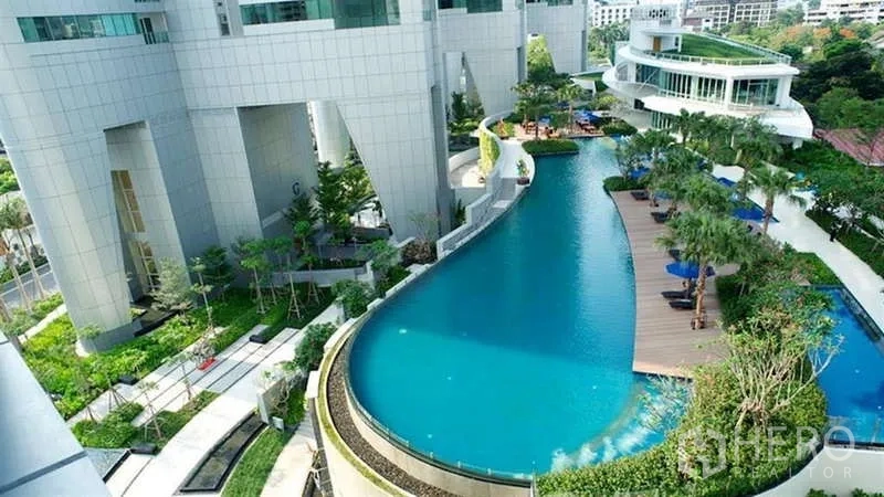 Condominium for rent or sale in Khlong Toei, Bangkok - Resort-style swimming pool with sundeck, trees and landscaped gardens at Millennium Residence.