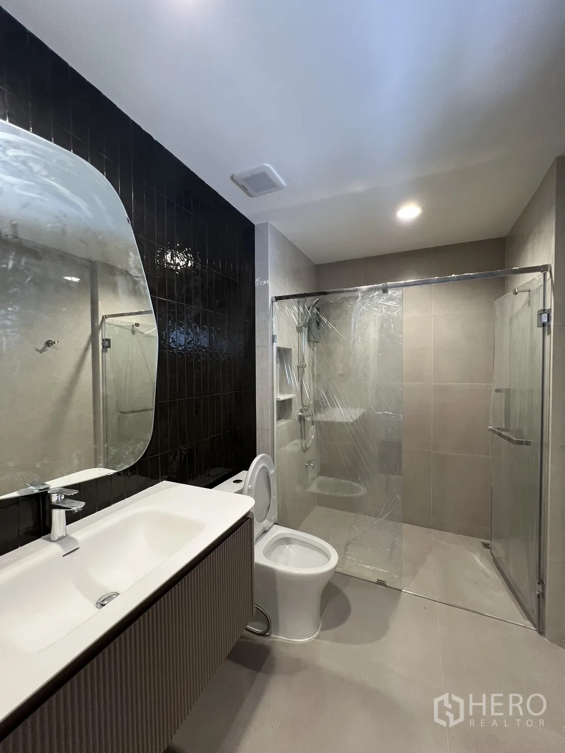 Property Image #18 for property HRE00132