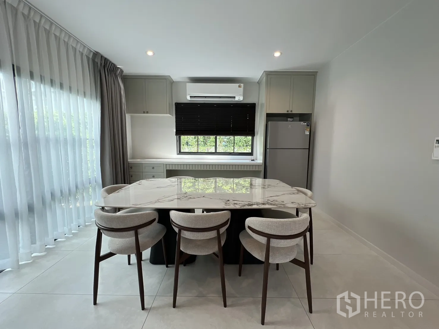 Property Image #18 for property HRE00484