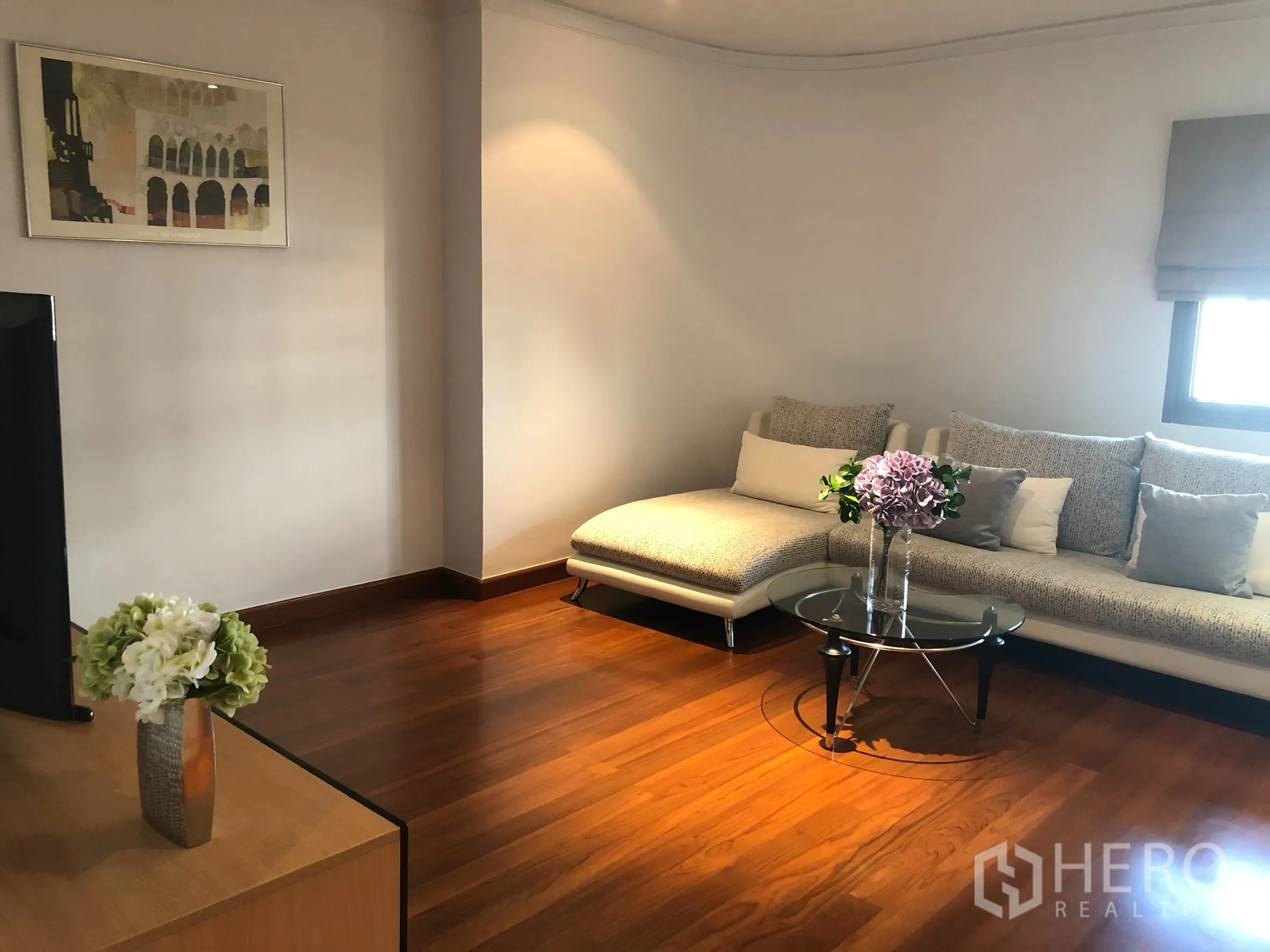 Condominium for rent in Bangkok - Cozy family room or guest bedroom with sofa and glass coffee table.