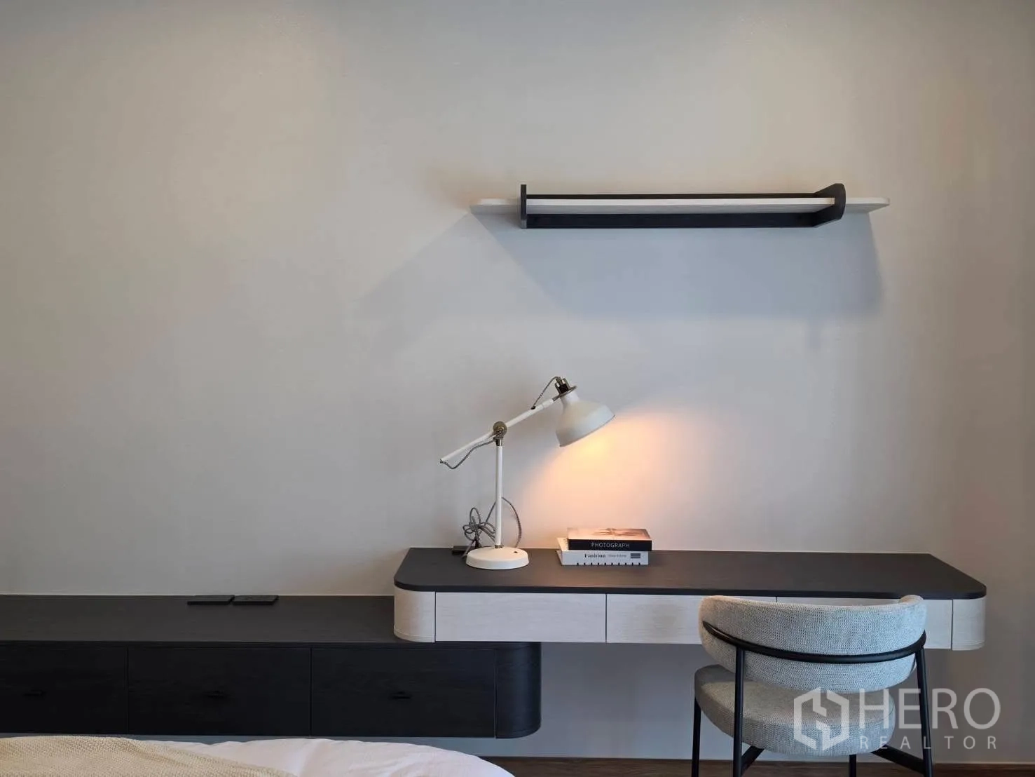Detached House for rent in Bang Phli, Samut Prakan - Wide view of wall-mounted desk and storage with reading lamp.