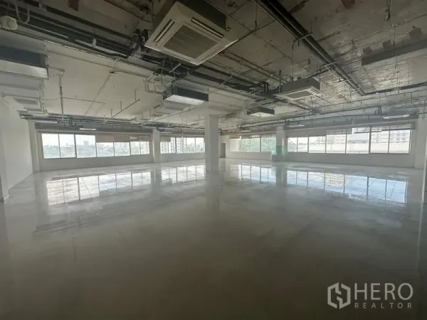 Office Space for rent in Prawet, Bangkok - Large office area with exposed ductwork, air-con cassettes and panoramic windows.