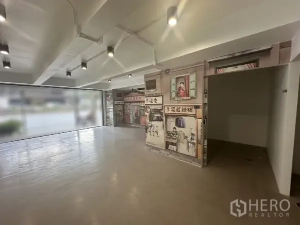 Retail Space for rent in Bang Rak, Bangkok - Retail area with ceiling spotlights, floor-to-ceiling glass frontage and a decorative mural partition.