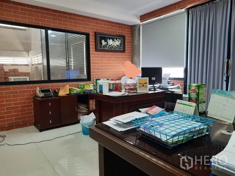 Factory for rent or sale in Lat Lum Kaeo, Pathum Thani - Management office with brick walls, window to warehouse and glass entry door.