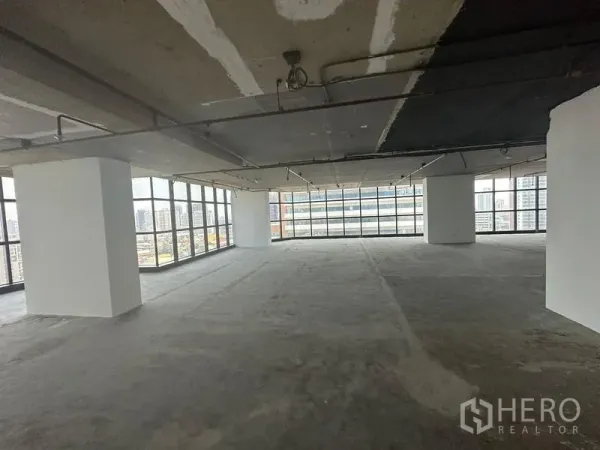办公空间 出租 - 开放式毛坯办公室，转角落地窗，欣赏艾卡迈天际线景观