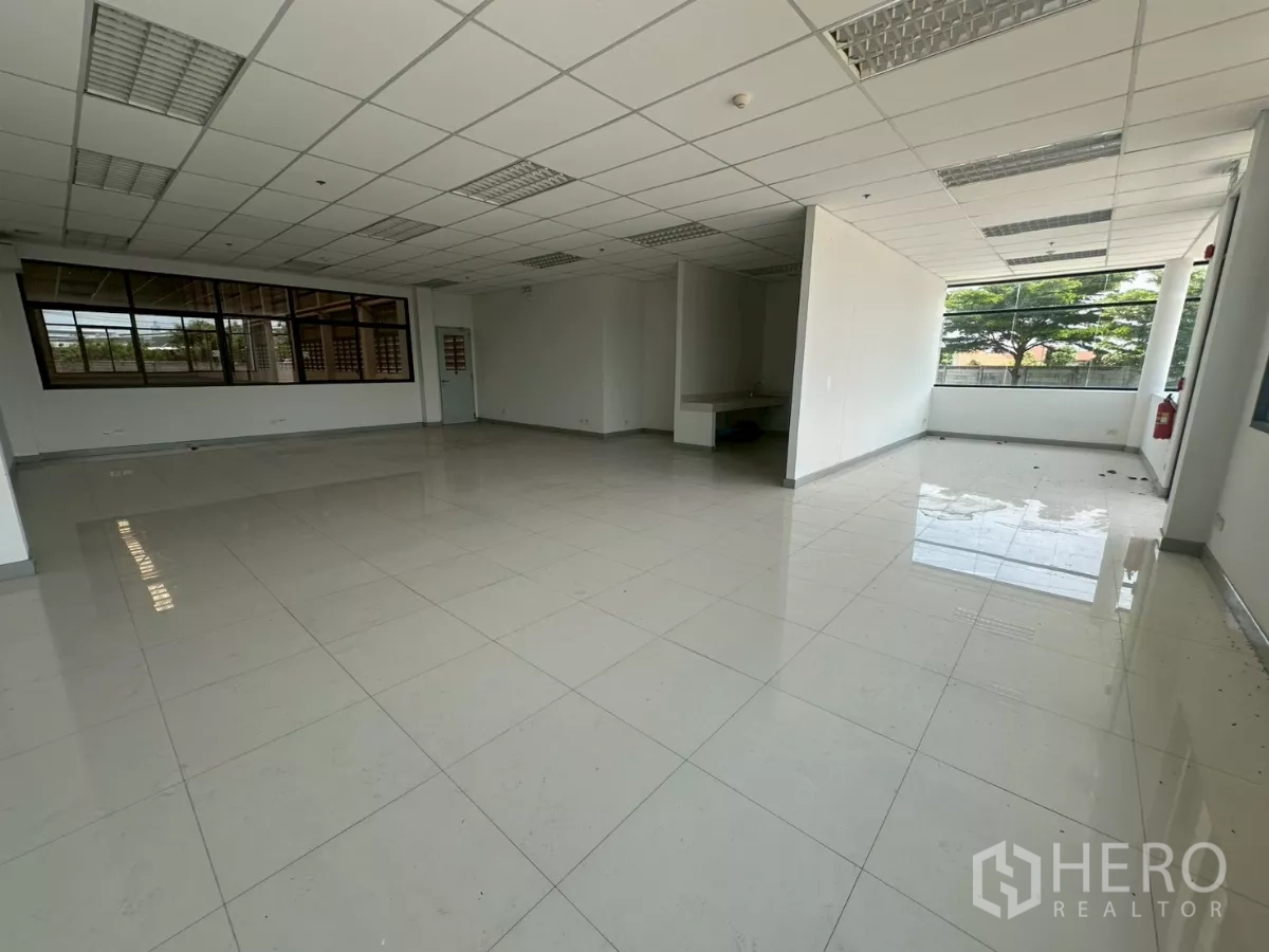 คลังสินค้า ให้เช่าในBang Phli, Samut Prakan - ห้องแพนทรี เคาน์เตอร์ยาวพร้อมอ่างล้างจานสแตนเลส