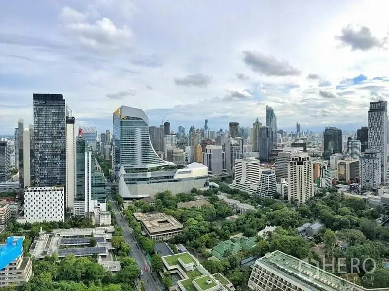 คอนโด ให้เช่าในPathum Wan, Bangkok - วิวพาโนรามาจากคอนโดสูง เหนือใจกลางกรุงเทพฯ และสวนลุมพินี