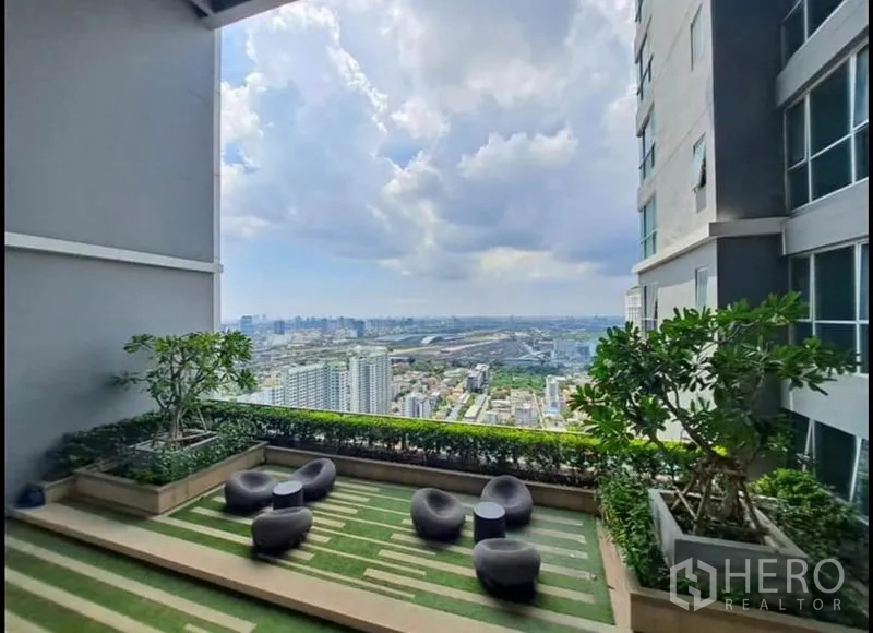 Condominium for sale in Phaya Thai, Bangkok - Sky garden terrace with seating and greenery overlooking a panoramic Bangkok skyline.